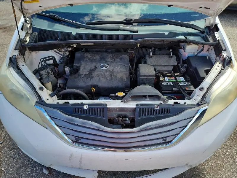2011 TOYOTA SIENNA XLE 8-PASSENGER  