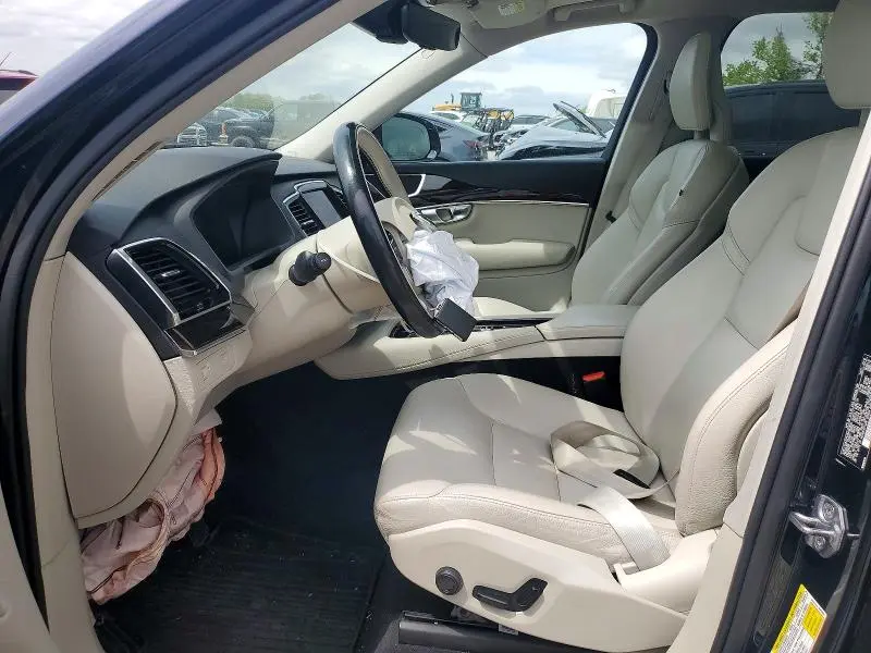 2017 VOLVO XC90 T6  