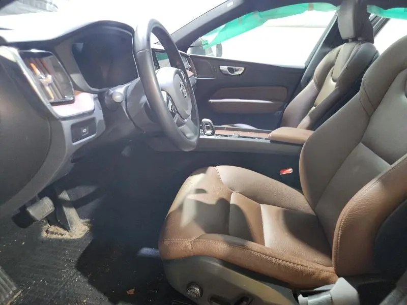 2023 VOLVO XC60 PLUS  