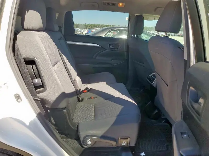 2017 TOYOTA HIGHLANDER LE  