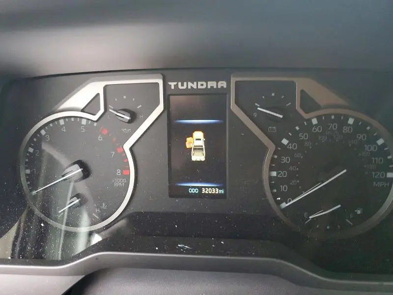 2025 TOYOTA TUNDRA SR5  