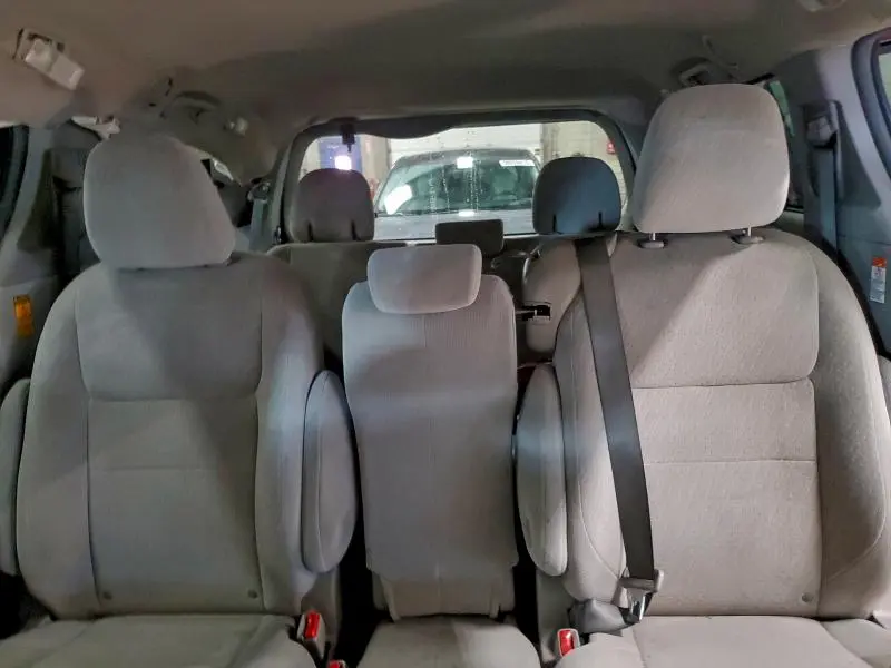 2015 TOYOTA SIENNA LE  