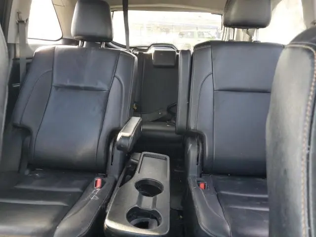 2019 TOYOTA HIGHLANDER SE  