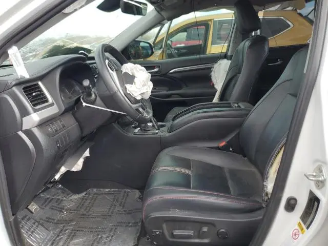 2019 TOYOTA HIGHLANDER SE