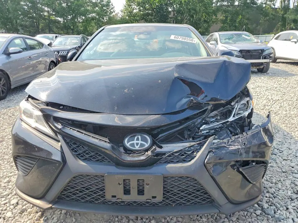 2018 TOYOTA CAMRY SE  