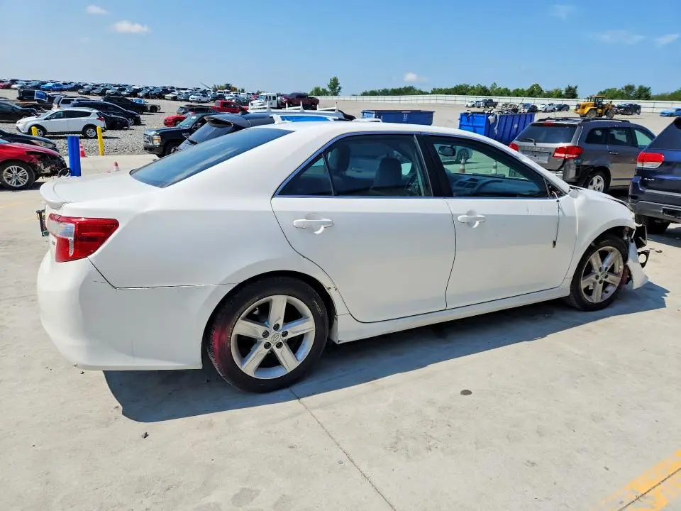 2014 TOYOTA CAMRY SE  