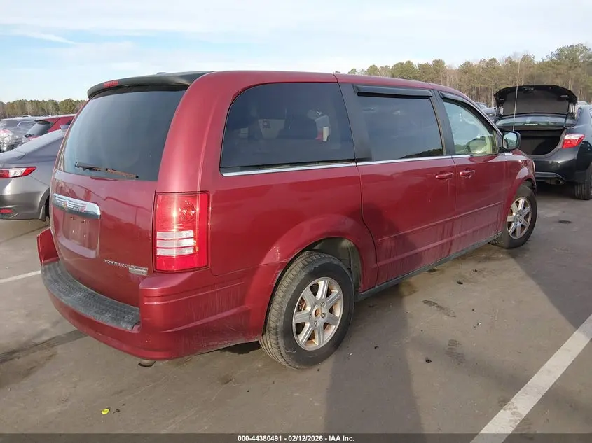 2010 CHRYSLER TOWN & COUNTRY NEW LX