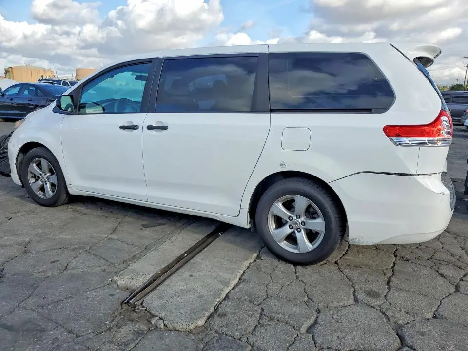 2011 TOYOTA SIENNA BASE 7-PASSENGER  