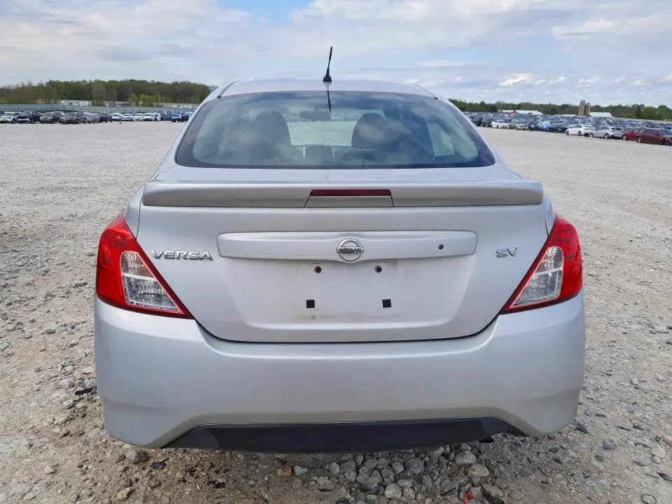 2018 NISSAN VERSA SV  