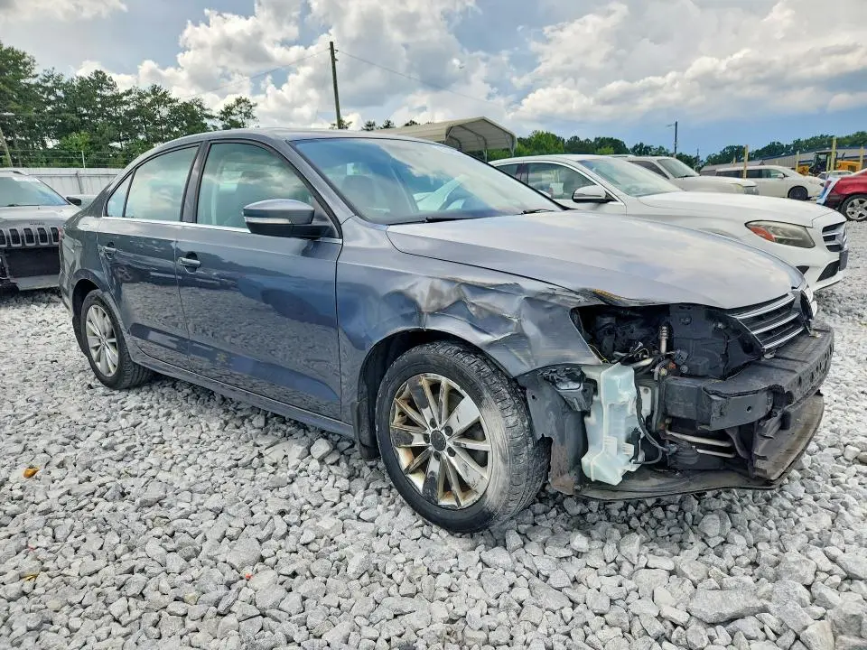 2015 VOLKSWAGEN JETTA SE  