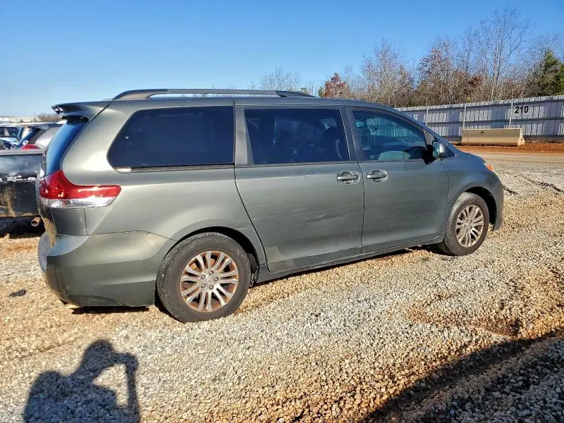 2011 TOYOTA SIENNA XLE  