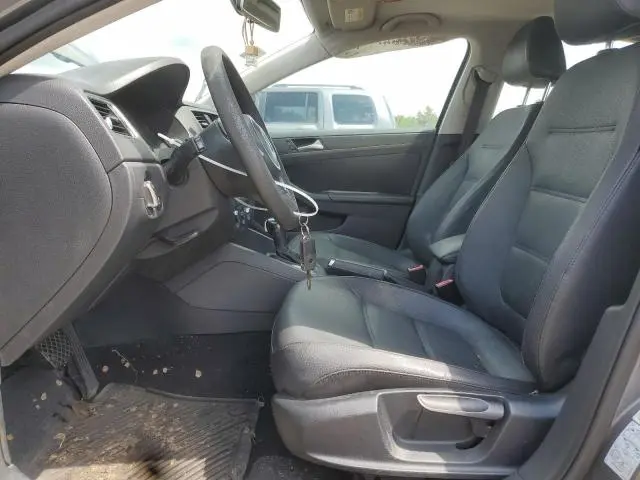 2011 VOLKSWAGEN JETTA SE  