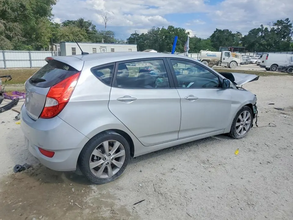 2013 HYUNDAI ACCENT SE  