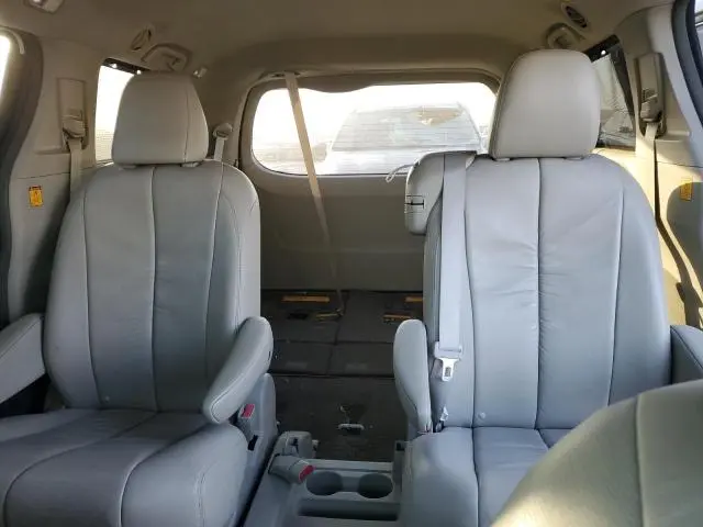 2011 TOYOTA SIENNA   