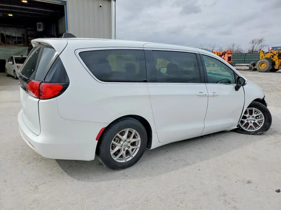 2023 CHRYSLER VOYAGER LX  