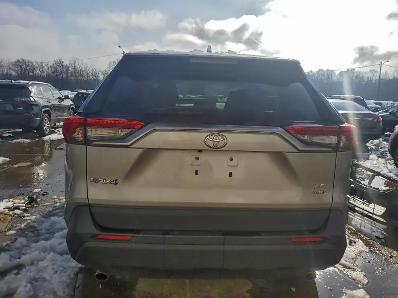 2022 TOYOTA RAV4 LE  