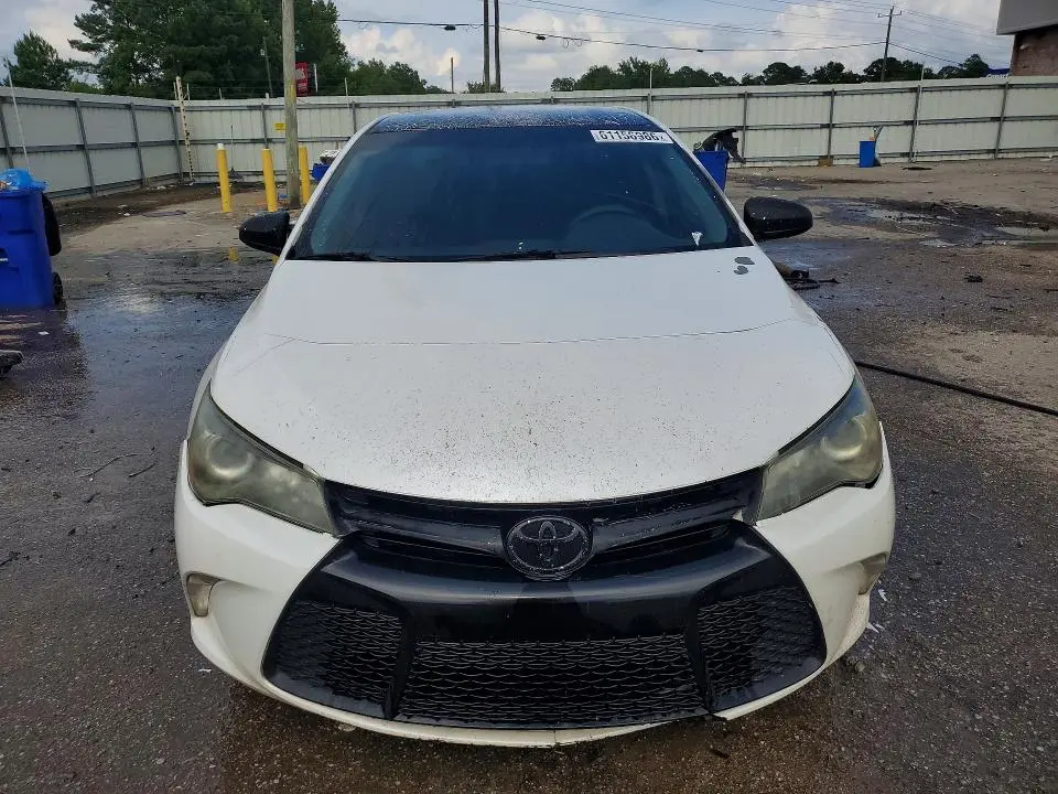 2016 TOYOTA CAMRY SE  