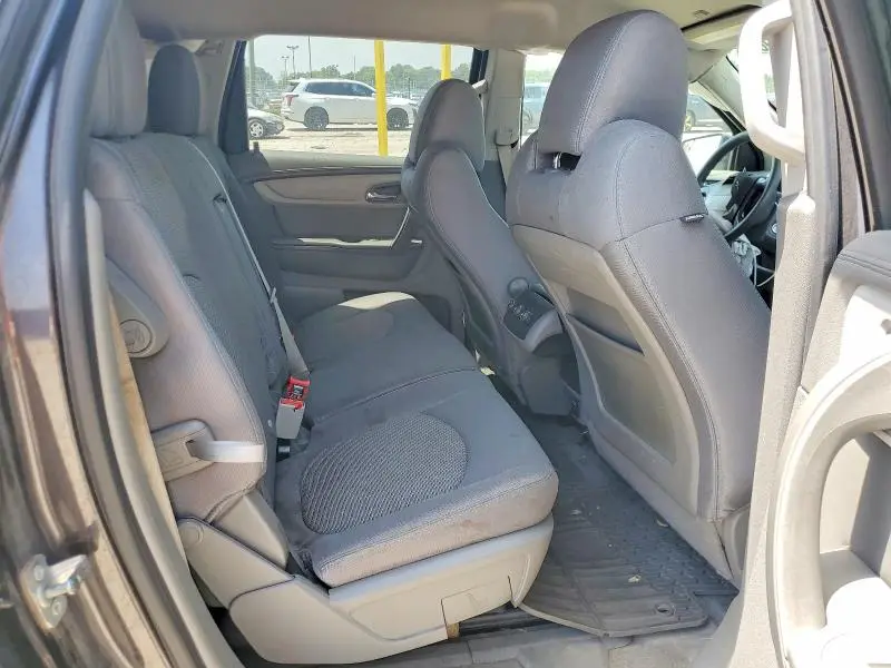 2014 CHEVROLET TRAVERSE LS  