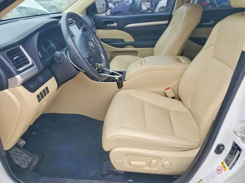 2019 TOYOTA HIGHLANDER SE  