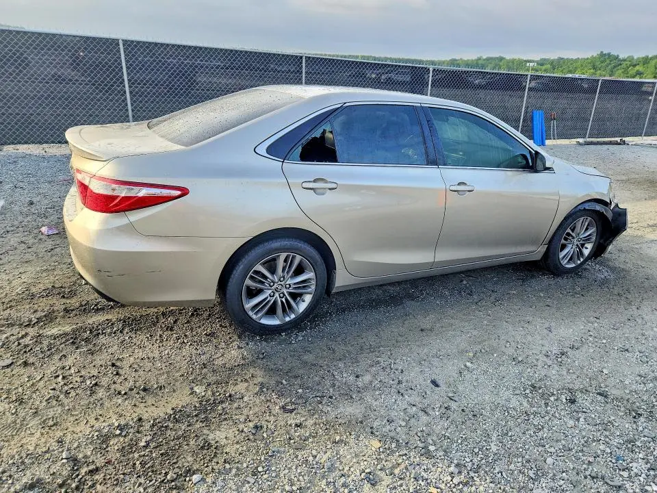 2015 TOYOTA CAMRY SE  