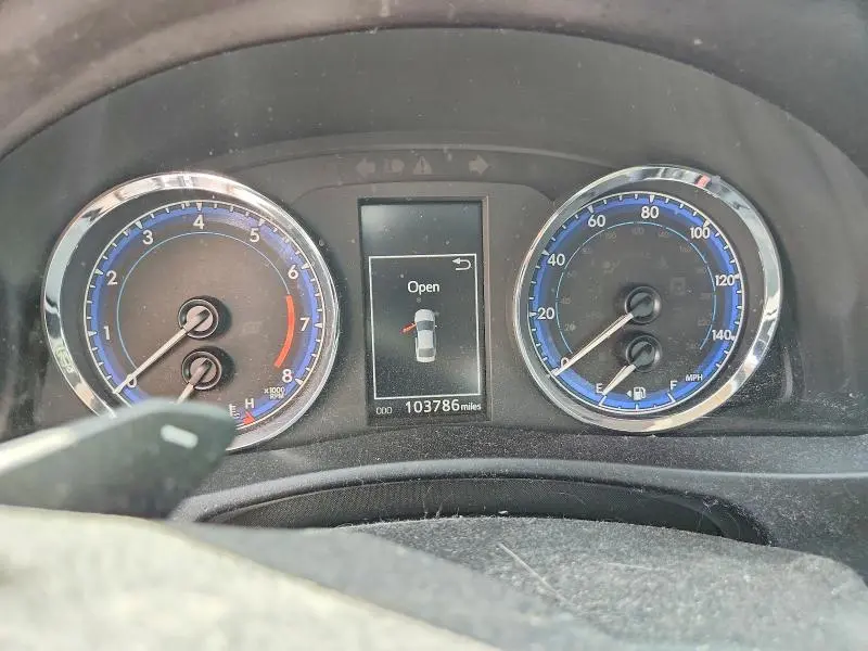 2018 TOYOTA COROLLA SE  