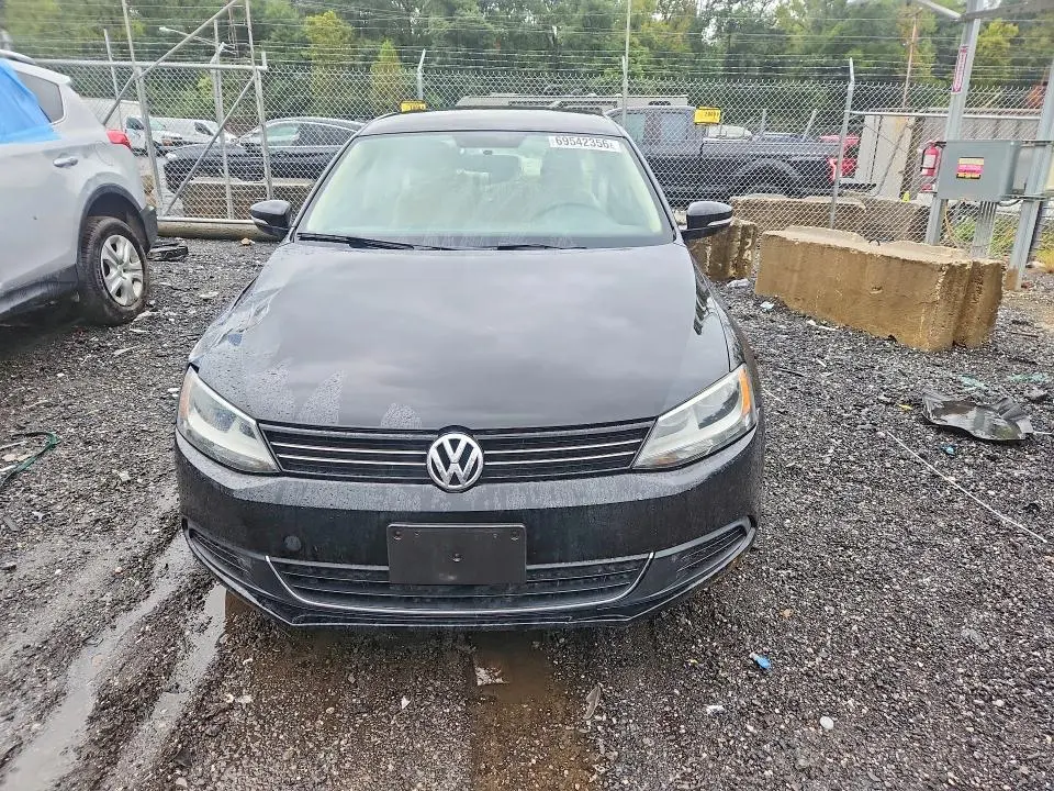 2013 VOLKSWAGEN JETTA SE  