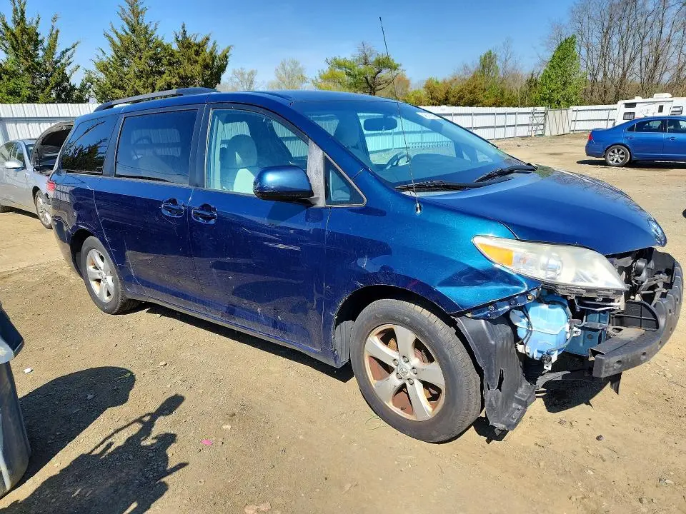 2011 TOYOTA SIENNA LE 8-PASSENGER  