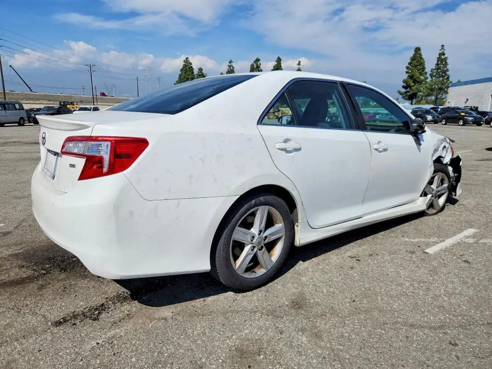 2013 TOYOTA CAMRY SE  