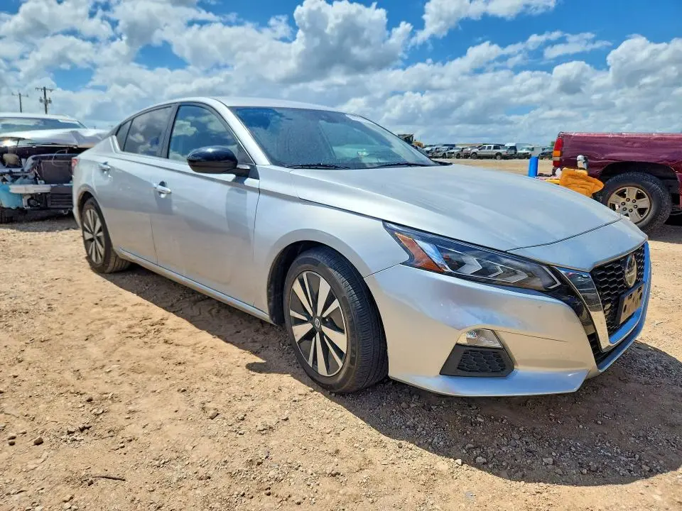 2022 NISSAN ALTIMA SV  