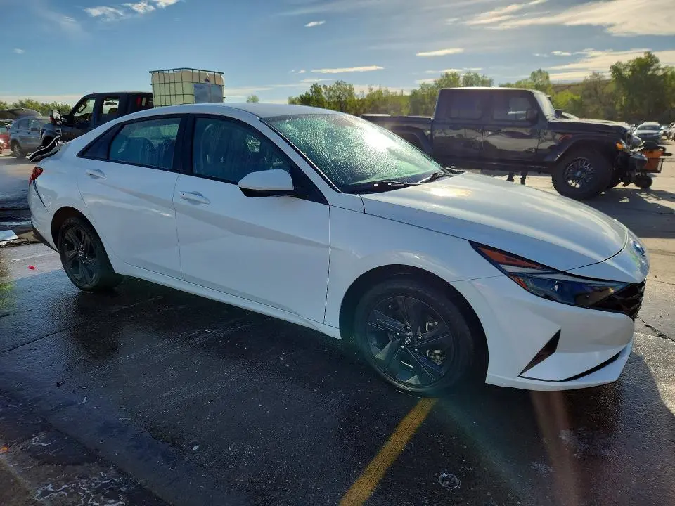 2021 HYUNDAI ELANTRA SEL  