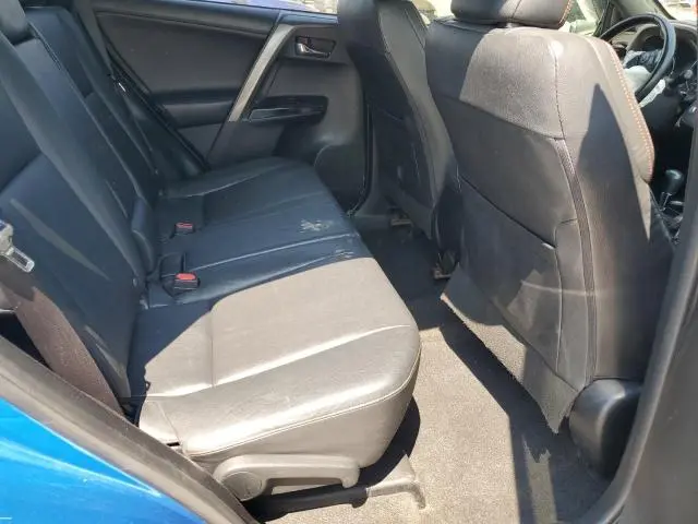 2016 TOYOTA RAV4 SE  