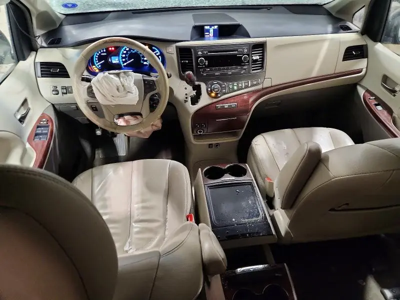 2013 TOYOTA SIENNA XLE  