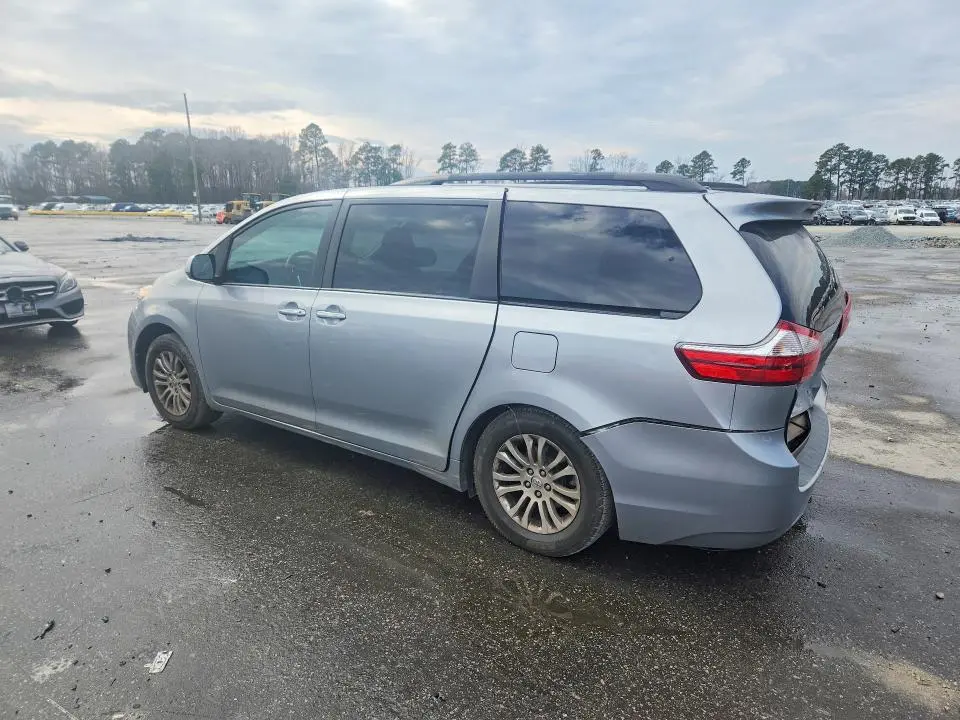 2015 TOYOTA SIENNA XLE 8-PASSENGER  