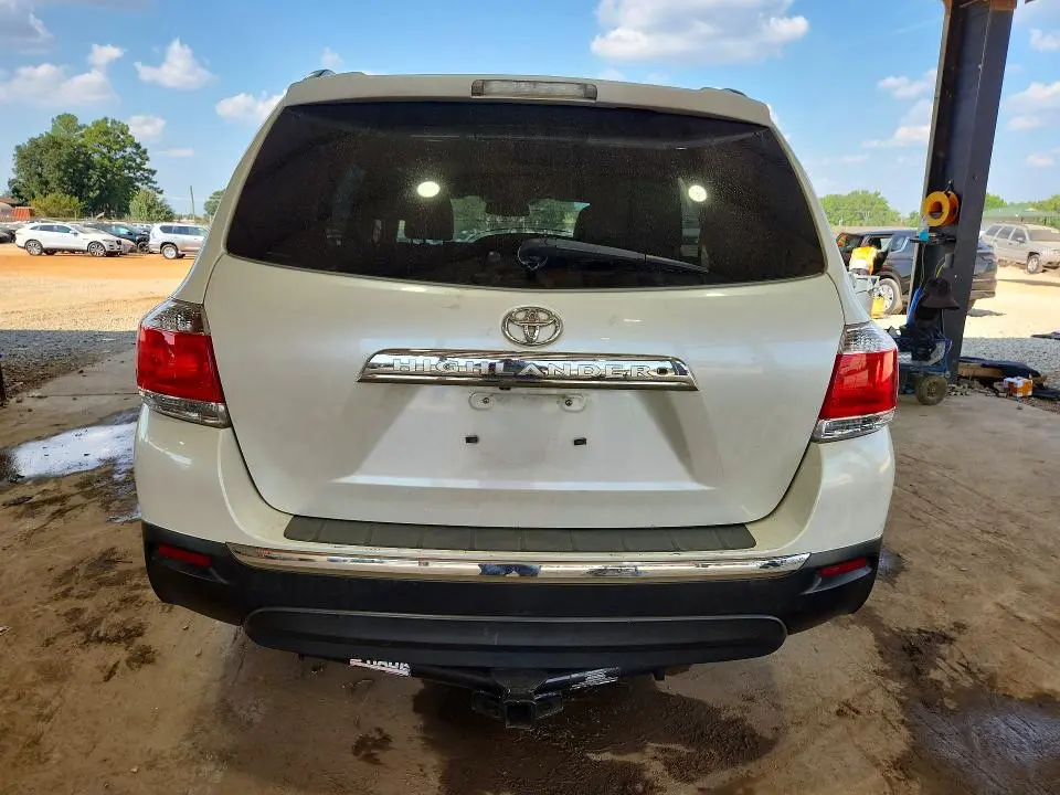 2012 TOYOTA HIGHLANDER SE  