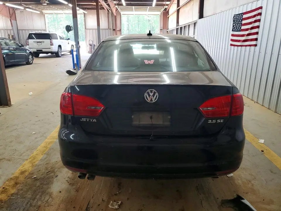 2011 VOLKSWAGEN JETTA SE  