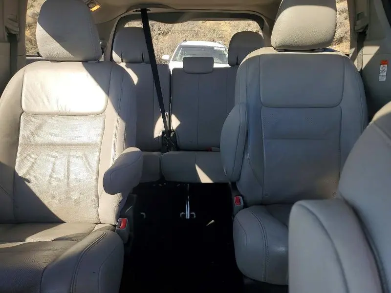 2016 TOYOTA SIENNA LIMITED PREMIUM 7-PASSENGER  