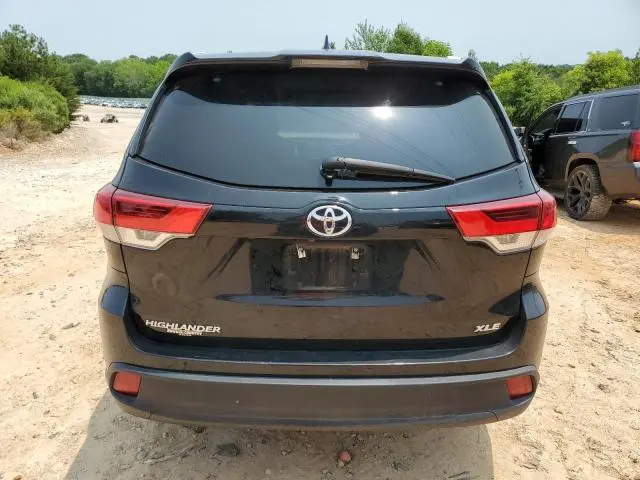 2019 TOYOTA HIGHLANDER SE  