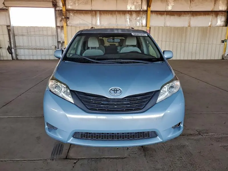 2015 TOYOTA SIENNA LE 8-PASSENGER  
