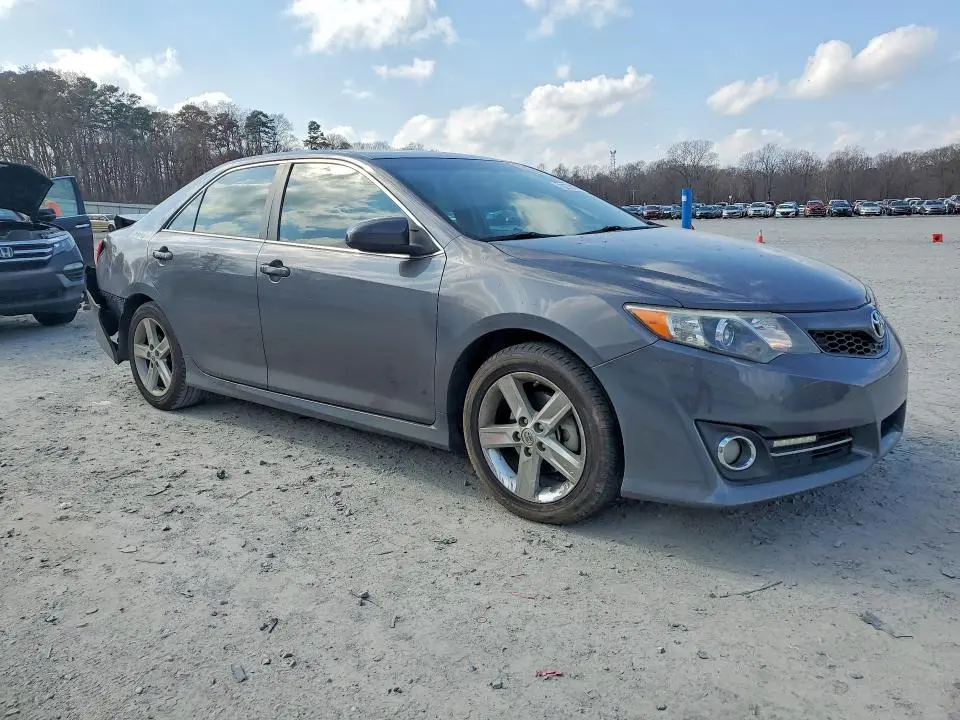 2014 TOYOTA CAMRY SE  