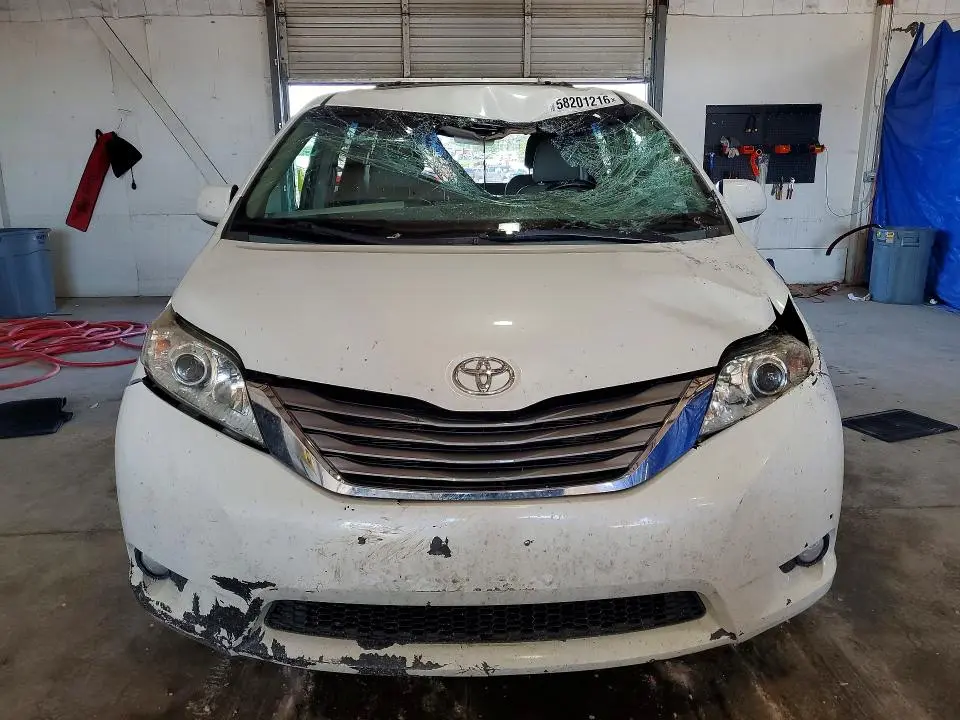 2015 TOYOTA SIENNA XLE PREMIUM 7-PASSENGER  