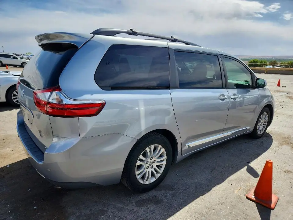 2015 TOYOTA SIENNA XLE PREMIUM 8-PASSENGER  