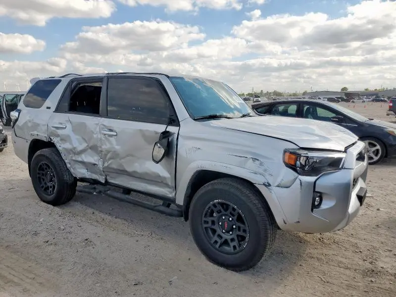 2021 TOYOTA 4RUNNER SR5  