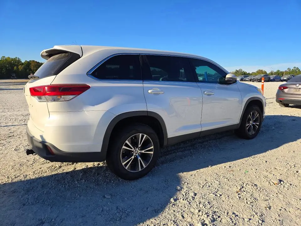 2019 TOYOTA HIGHLANDER LE  
