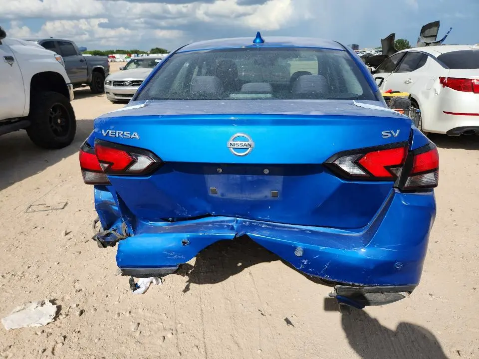 2021 NISSAN VERSA SV  