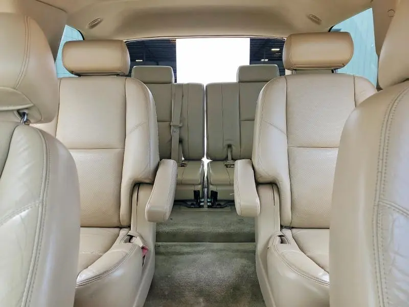 2010 CADILLAC ESCALADE LUXURY  