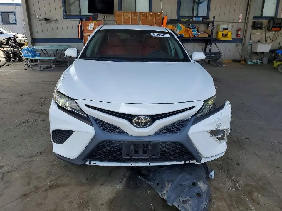 2018 TOYOTA CAMRY SE  