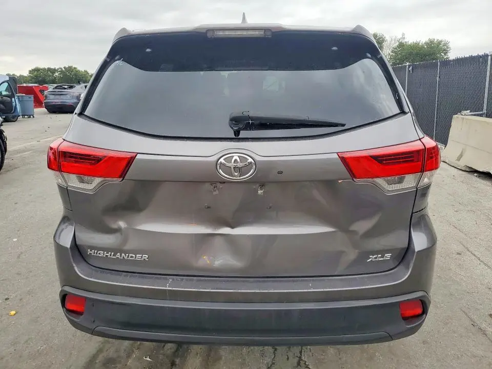 2018 TOYOTA HIGHLANDER XLE  