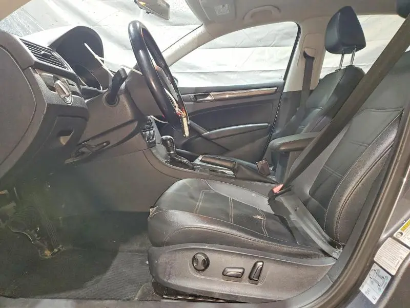 2017 VOLKSWAGEN PASSAT SE  