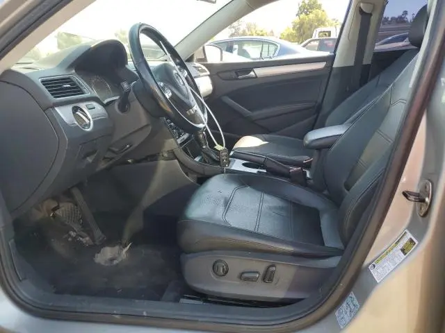 2013 VOLKSWAGEN PASSAT SE  