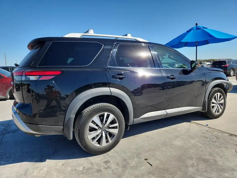 2022 NISSAN PATHFINDER SL  